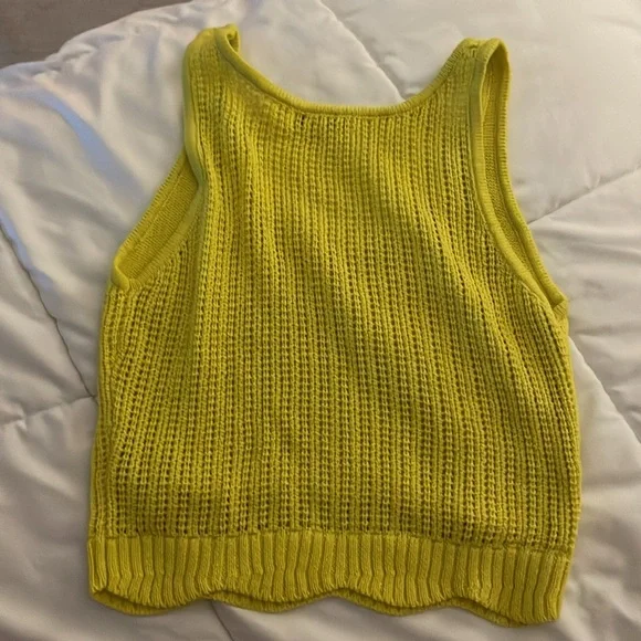 Tank top never worn! - Picture 2 of 2